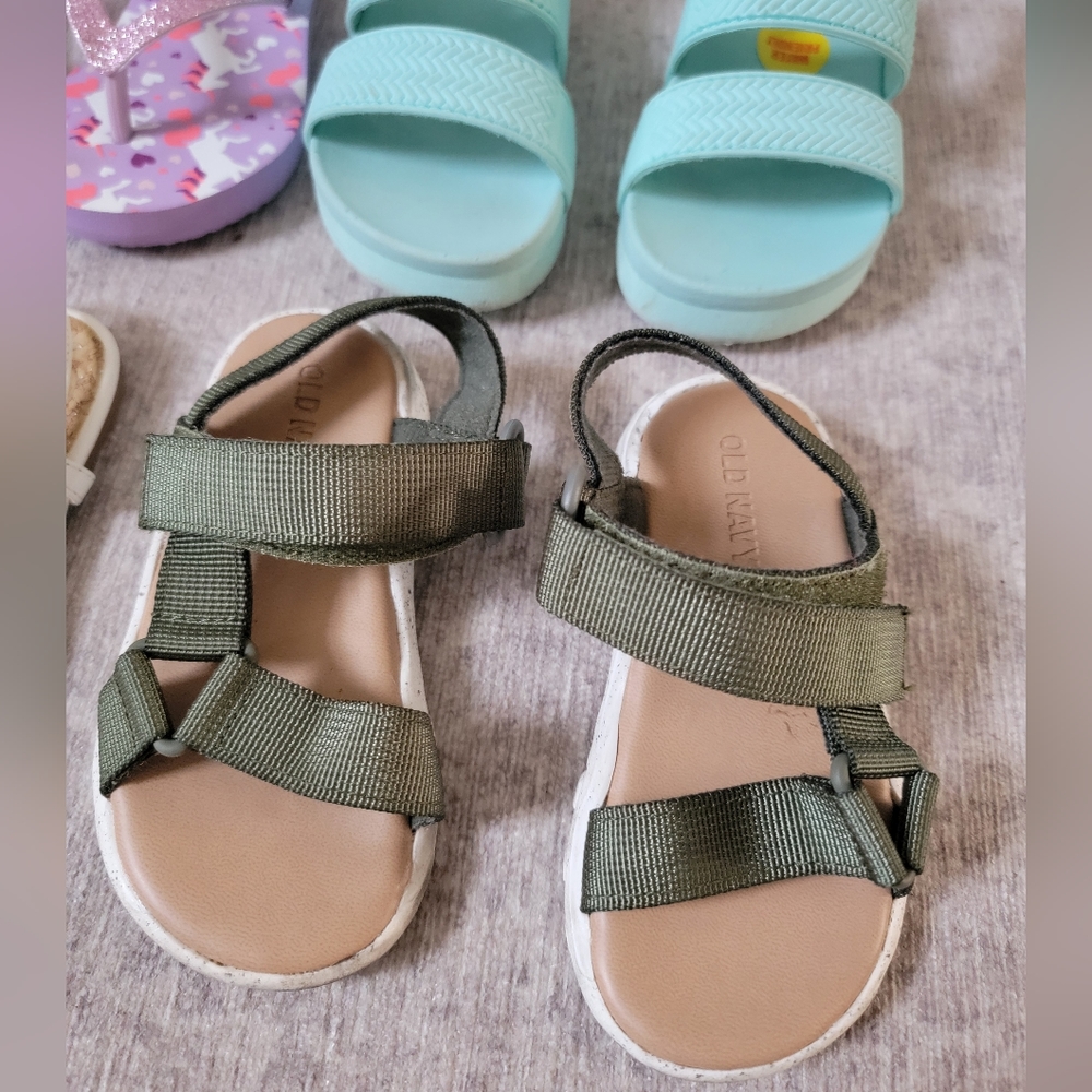 👡 Lot of 5 pairs of Toddler Girls Shoes! SIZE 5/6 - Picture 2 of 8